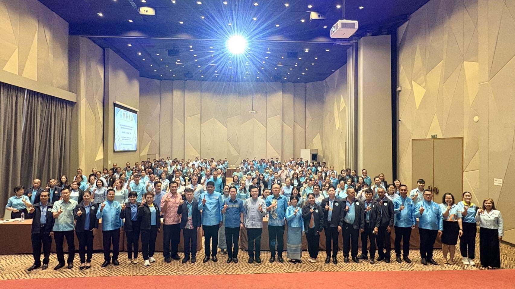 🩵🩵 พช.ชลบุรี ร่วมกับเครือข่ายกองทุนแม่ฯ จังหวัดชลบุรี เดินหน้าสร้างชุมชนเข้มแข็ง จัดประชุมพัฒนาศักยภาพ ”กองทุนแม่ของแผ่นดิน“