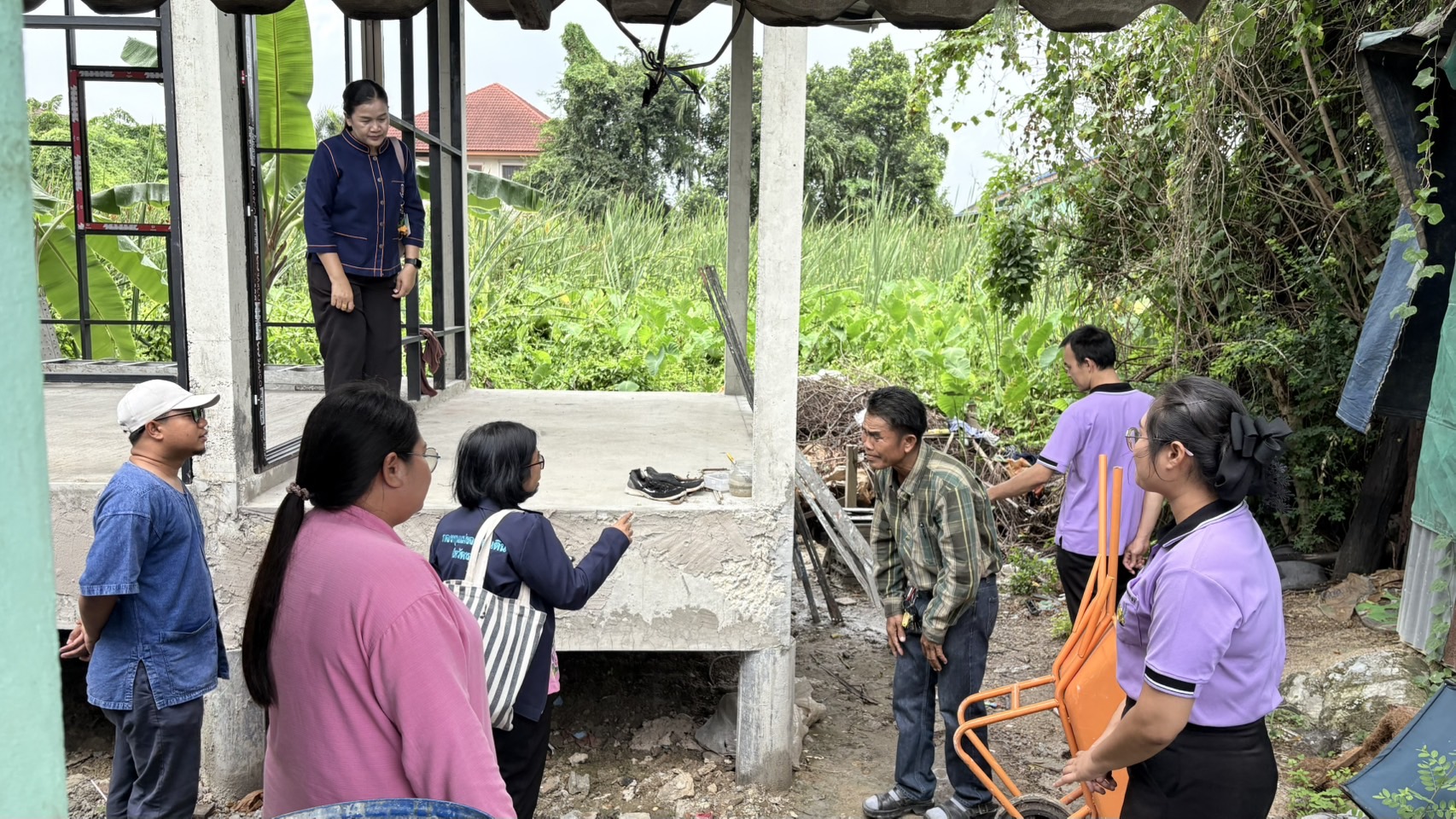 🏠 พช.ชลบุรี ลงพื้นที่ติดตามโครงการบ้านห่วงใยจากใจ GLO สานฝันให้ผู้ยากไร้มีบ้านที่มั่นคง