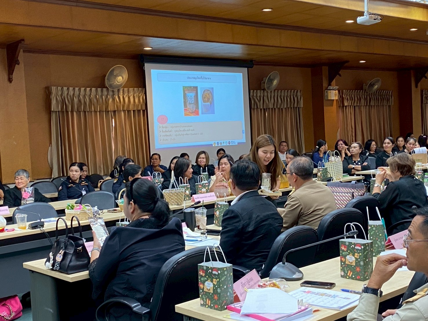 🌟 พช.ชลบุรี ดำเนินโครงการส่งเสริมกระบวนการเครือข่ายองค์ความรู้ (Knowledge – Based OTOP : KBO) กิจกรรมที่ 1 พัฒนาศักยภาพเครือข่ายองค์ความรู้ (Knowledge – Based OTOP : KBO) จังหวัด 🌟