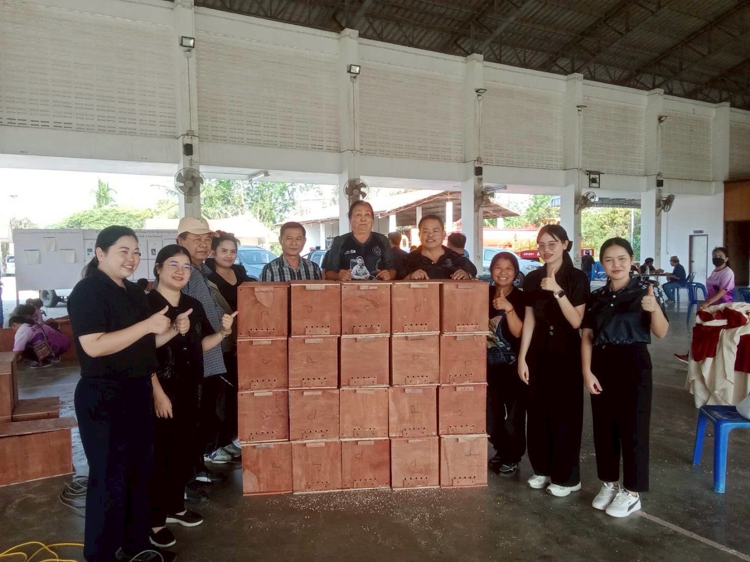 🐝🌿 พช.ชลบุรี ดำเนินโครงการพัฒนาศักยภาพและต่อยอดกลุ่มอาชีพหมู่บ้านคนรักษ์ช้าง ขยายผลการเลี้ยงผึ้งโพรง สร้างรายได้ชุมชน 🐝🌿