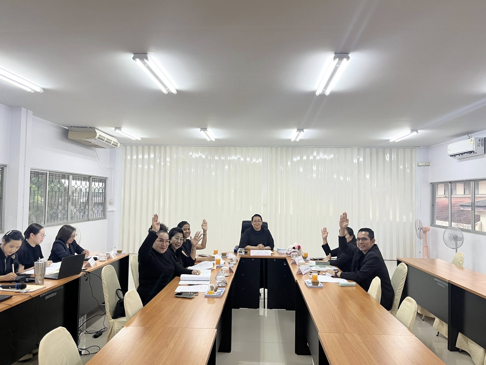 🤝🏻✨พช.ชลบุรี ร่วมประชุมคณะกรรมการพิจารณาคัดเลือกองค์กร เครือข่าย กลุ่ม และบุคคลดีเด่น ด้านการพัฒนาสตรีและครอบครัว จังหวัดชลบุรี ประจำปี 2569 ✨🤝🏻