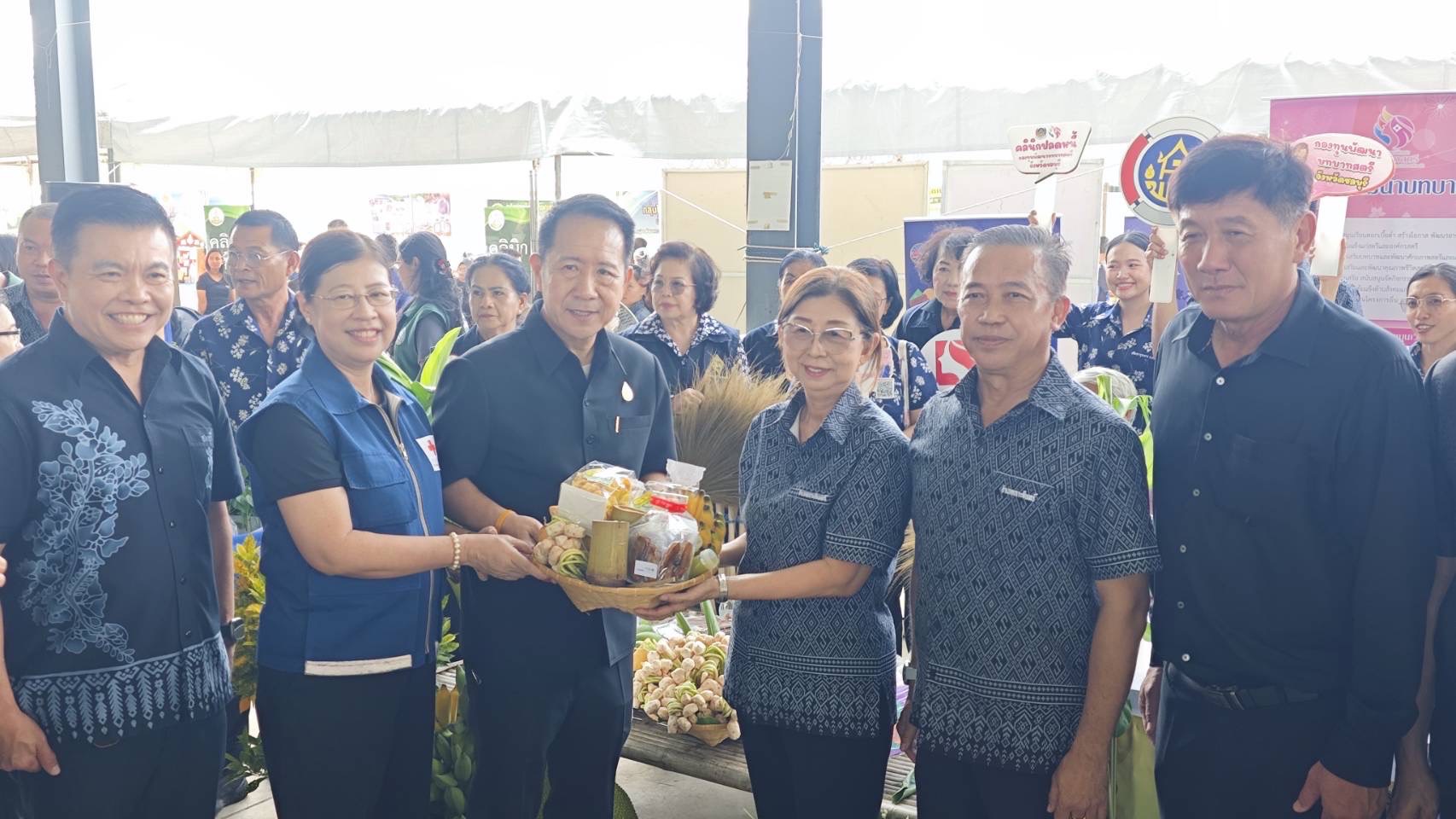 🌟 พช.ชลบุรี ร่วมกิจกรรมโครงการผู้ว่า...คลายทุกข์ มอบความสุขให้กับประชาชน ประจำปีงบประมาณ พ.ศ. 2569 🌟
