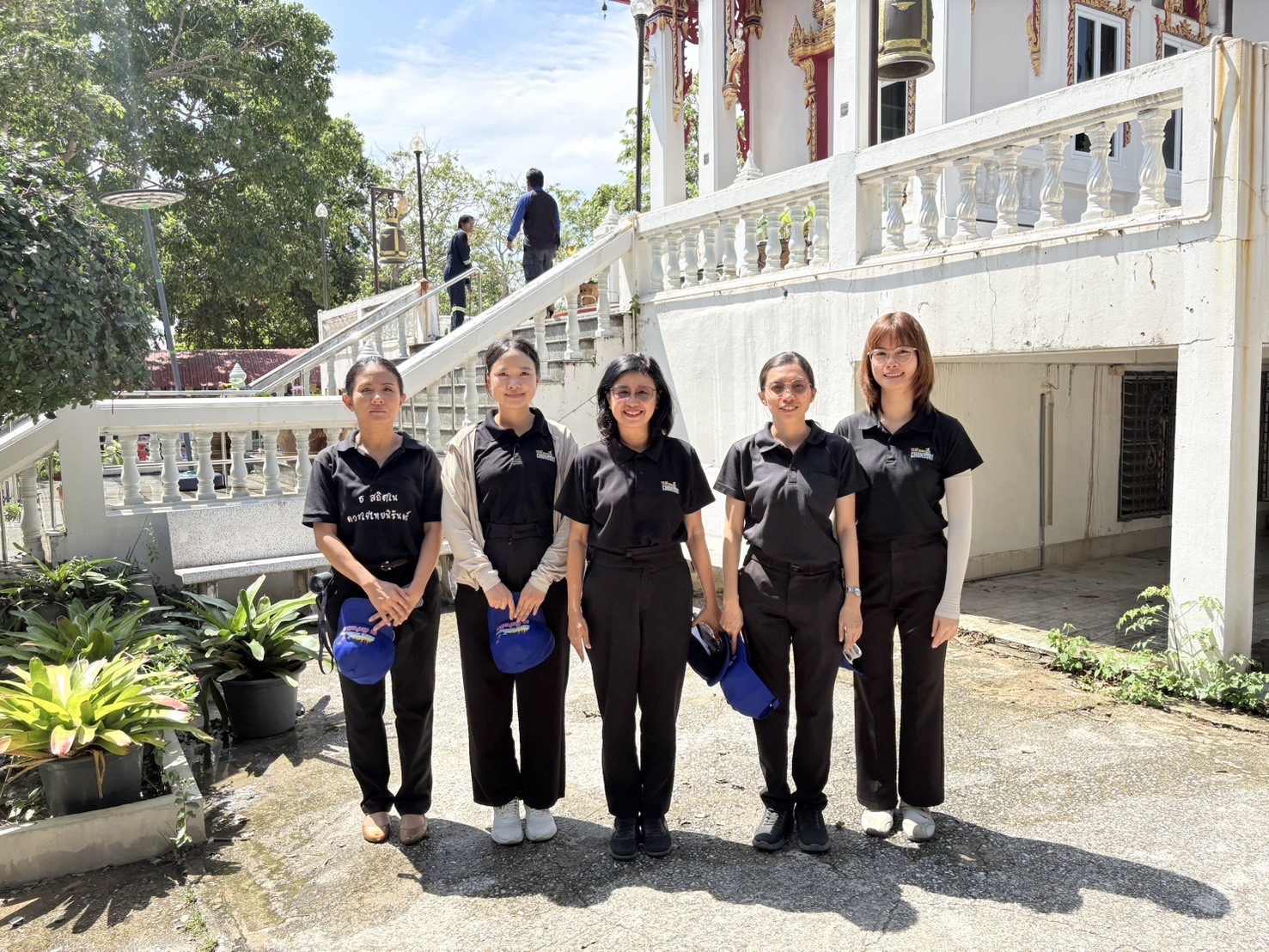 👑💛 พช.ชลบุรี ร่วมกิจกรรม Big Cleaning Day โครงการ "วัด ประชา รัฐ สร้างสุข" และพิธีเจริญพระพุทธมนต์ฯ เฉลิมพระเกียรติพระบาทสมเด็จพระเจ้าอยู่หัว 💛👑