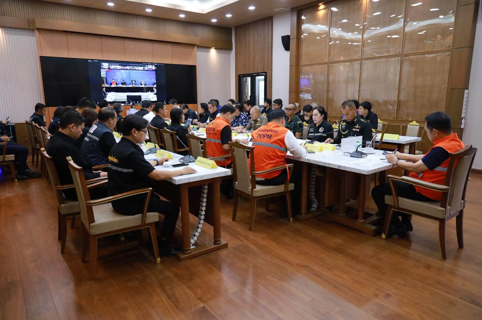 🌊🛡️ พช.ชลบุรี ร่วมการประชุมกองบัญชาการป้องกันและบรรเทาสาธารณภัยแห่งชาติ (บกปภ.ช.) ผ่านระบบอิเล็กทรอนิกส์ 🛡️🌊