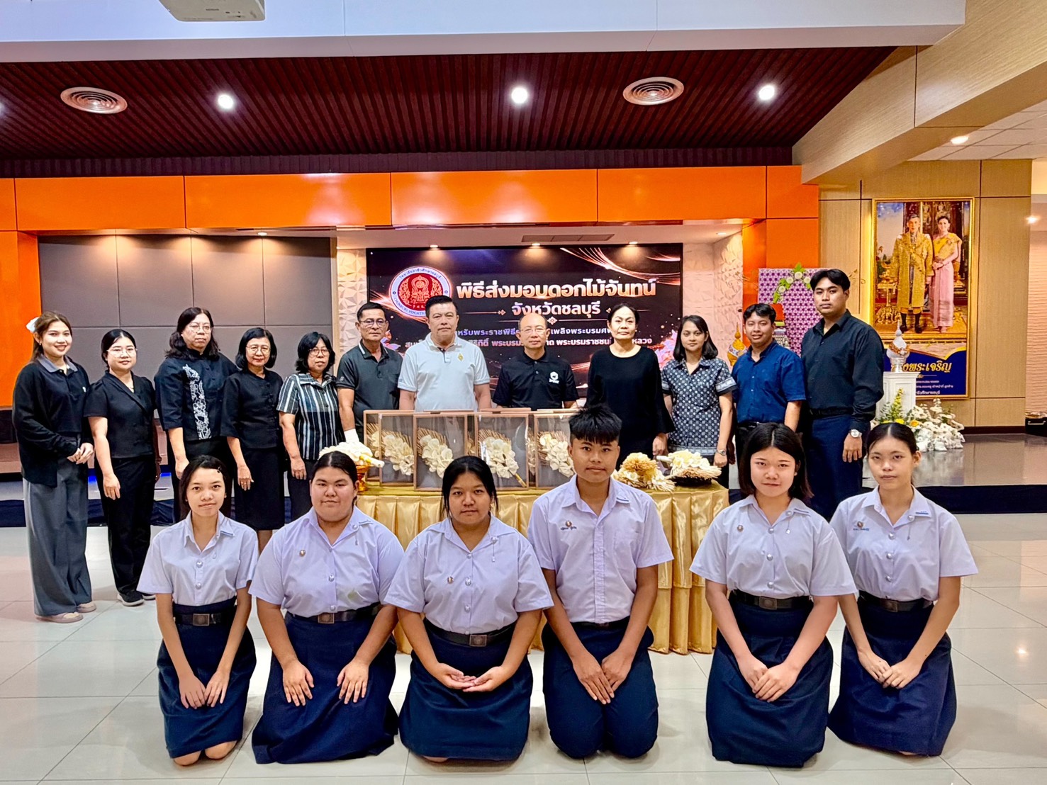 🎗🎗พช.ชลบุรี รับมอบดอกไม้จันทน์ ดอกประดู่ป่า ดอกไม้ประจำจังหวัดชลบุรี 