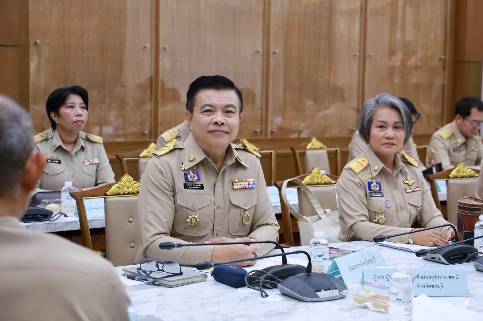 พช.ชลบุรี ขานรับนโยบายรัฐบาล-มหาดไทย เดินหน้าเชิงรุกแก้ปัญหาน้ำท่วม ยาเสพติด มลพิษ มุ่งยกระดับคุณภาพชีวิตประชาชน